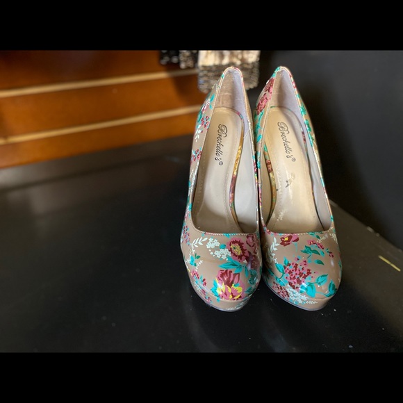 Spring hills - Picture 2 of 3